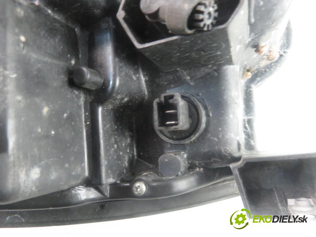 SUZUKI LIANA (ER) HB 2006 79,00 1.6 4WD - M16A 1586,00 Svetlo LP