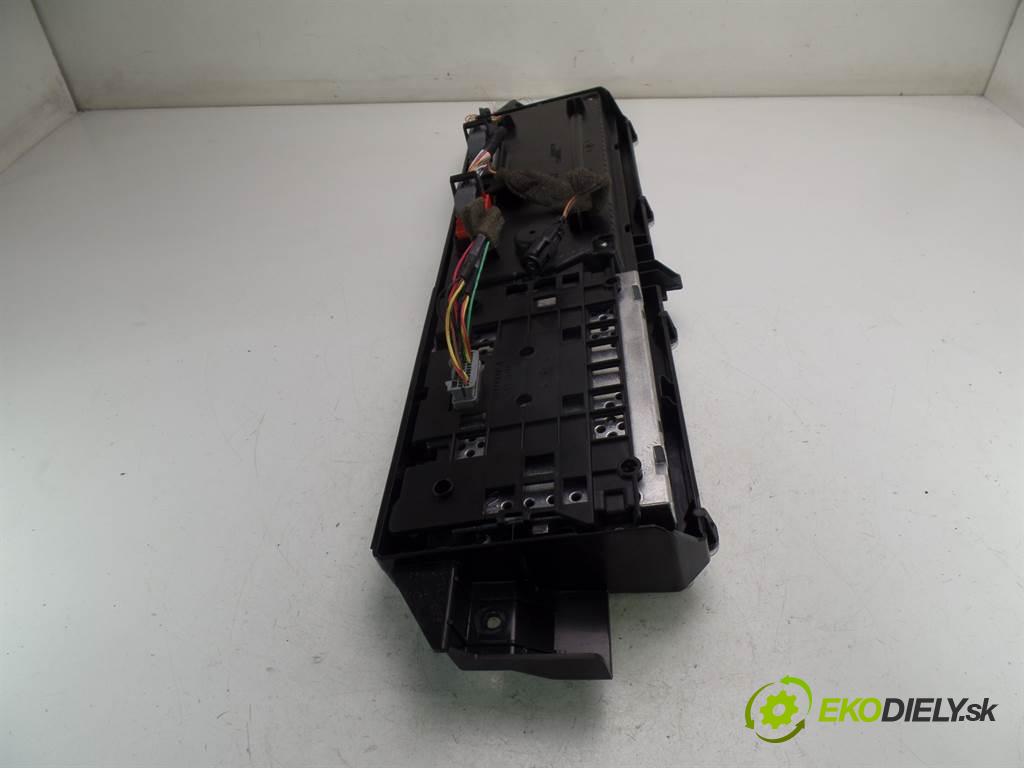 Renault Espace IV LIFT  2006  2.0DCI 173KM 06-10 2000 prístrojovka 8200660940 (Přístrojové desky, displeje)