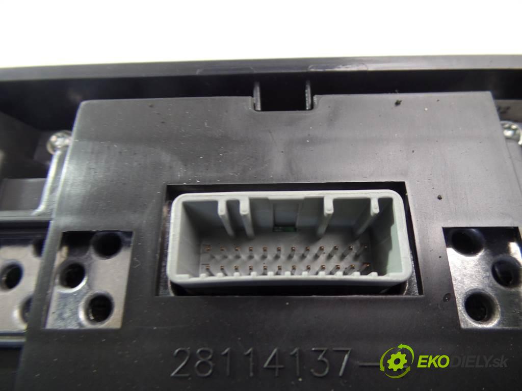 Renault Espace IV LIFT  2006  2.0DCI 173KM 06-10 2000 prístrojovka 8200660940 (Přístrojové desky, displeje)