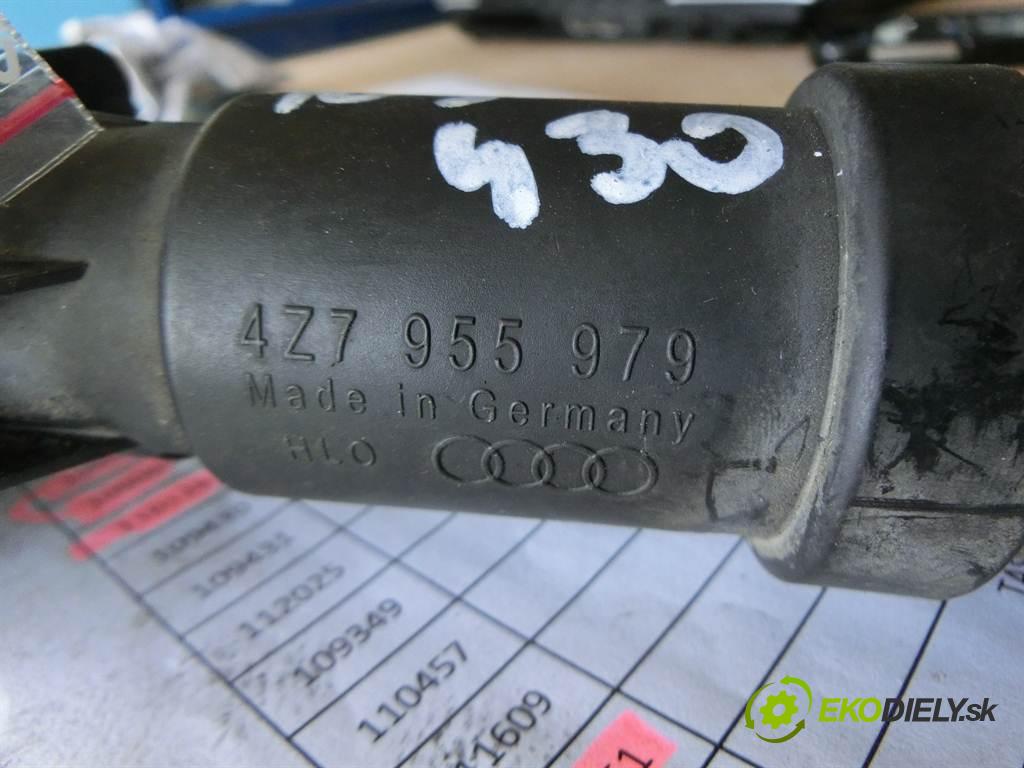 Audi A6 C5    KOMBI 5D 2.5TDI 180KM 97-04  ostrekovača XENON 4Z7955979 (Motorčeky, čerpadlá ostrekovačov)