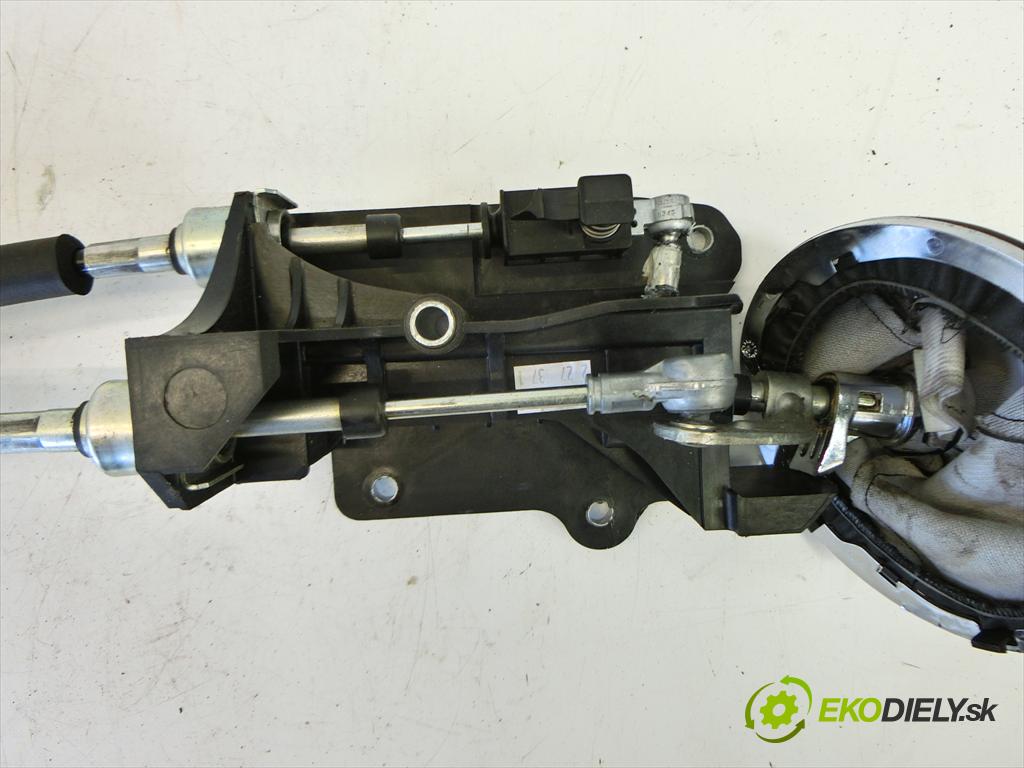 Fiat 500  2008  1.3JTD MULTIJET 16V 75KM 07- 1300 Kulisa - - 55210267 (Rýchlostné páky / kulisy)