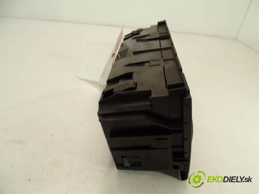 Audi A4 B7  2006  KOMBI 5D 2.0TDI 136KM 04-08 2000 Panel ovládania kúrenia 8E0820043BM (Prepínače, spínače, tlačidlá a ovládače kúrenia)