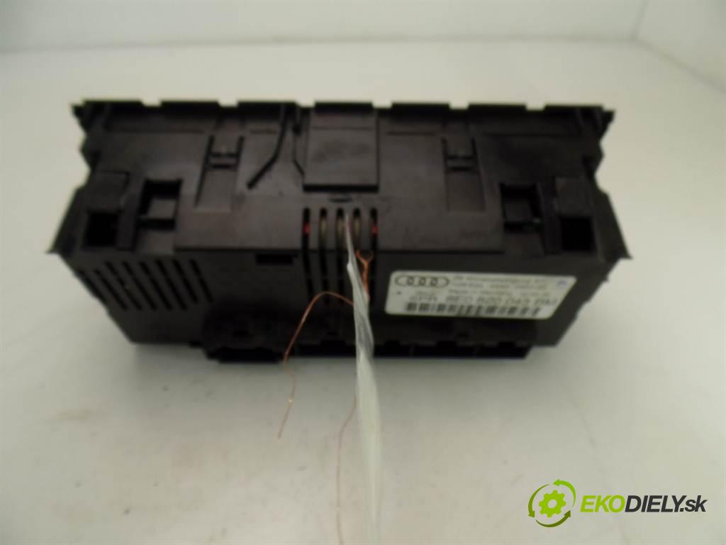 Audi A4 B7  2006  KOMBI 5D 2.0TDI 136KM 04-08 2000 Panel ovládania kúrenia 8E0820043BM (Prepínače, spínače, tlačidlá a ovládače kúrenia)