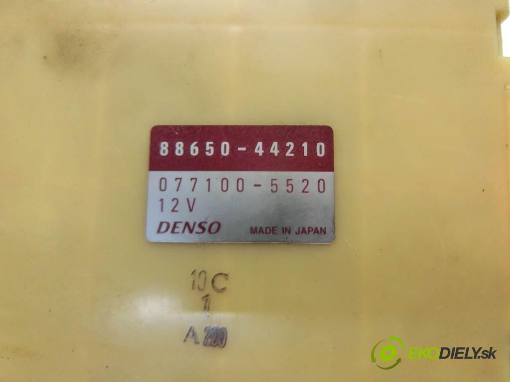Toyota Avensis Verso    2.0D4D 116KM 01-09  řídící jednotka klimatizace 88650-442010