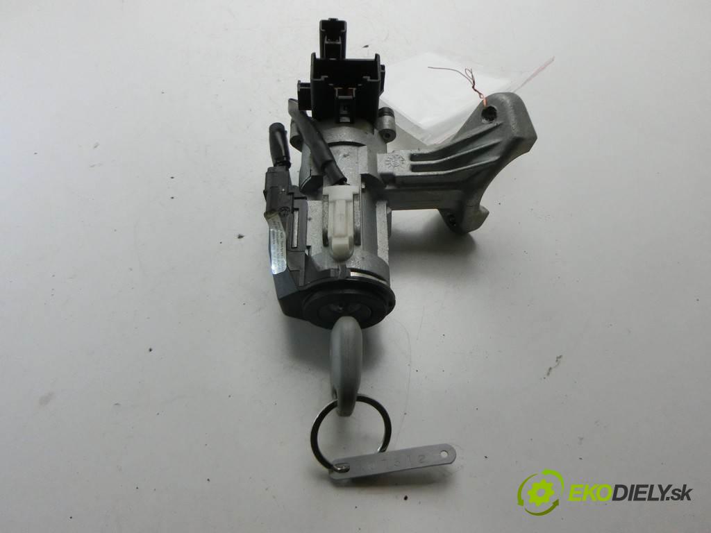 Toyota Corolla E12  2004  SEDAN 4D 1.4VVTI 97KM 02-07 1400 spinačka 45020-02-4 (Spínacie skrinky a kľúče)