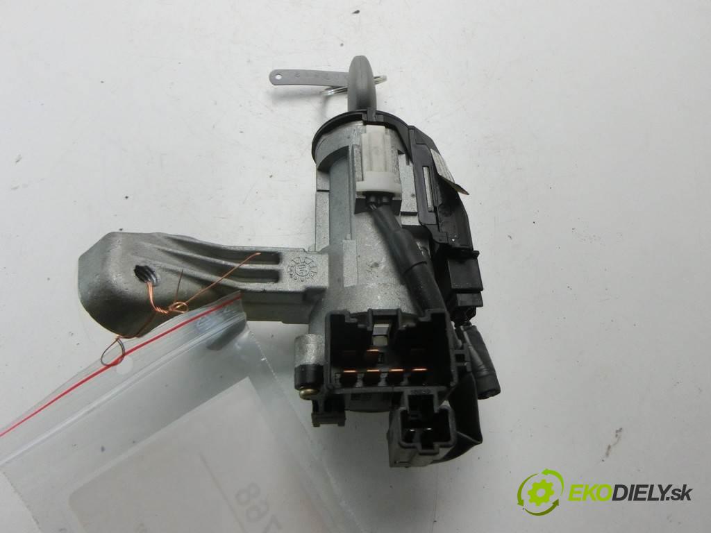 Toyota Corolla E12  2004  SEDAN 4D 1.4VVTI 97KM 02-07 1400 spinačka 45020-02-4 (Spínacie skrinky a kľúče)