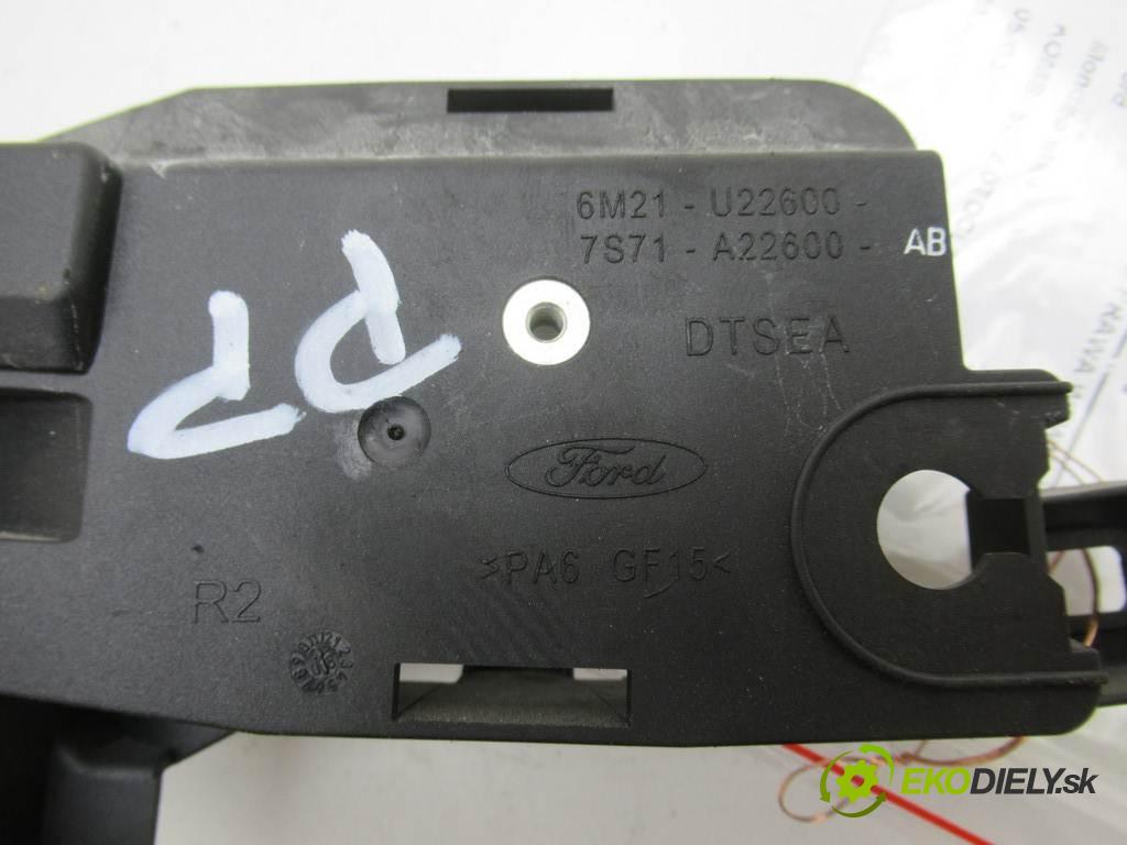 Ford Mondeo Mk4  2007  KOMBI 5D 2.0TDCi 130KM 07-10 2000 klika přední část pravá vnitřní