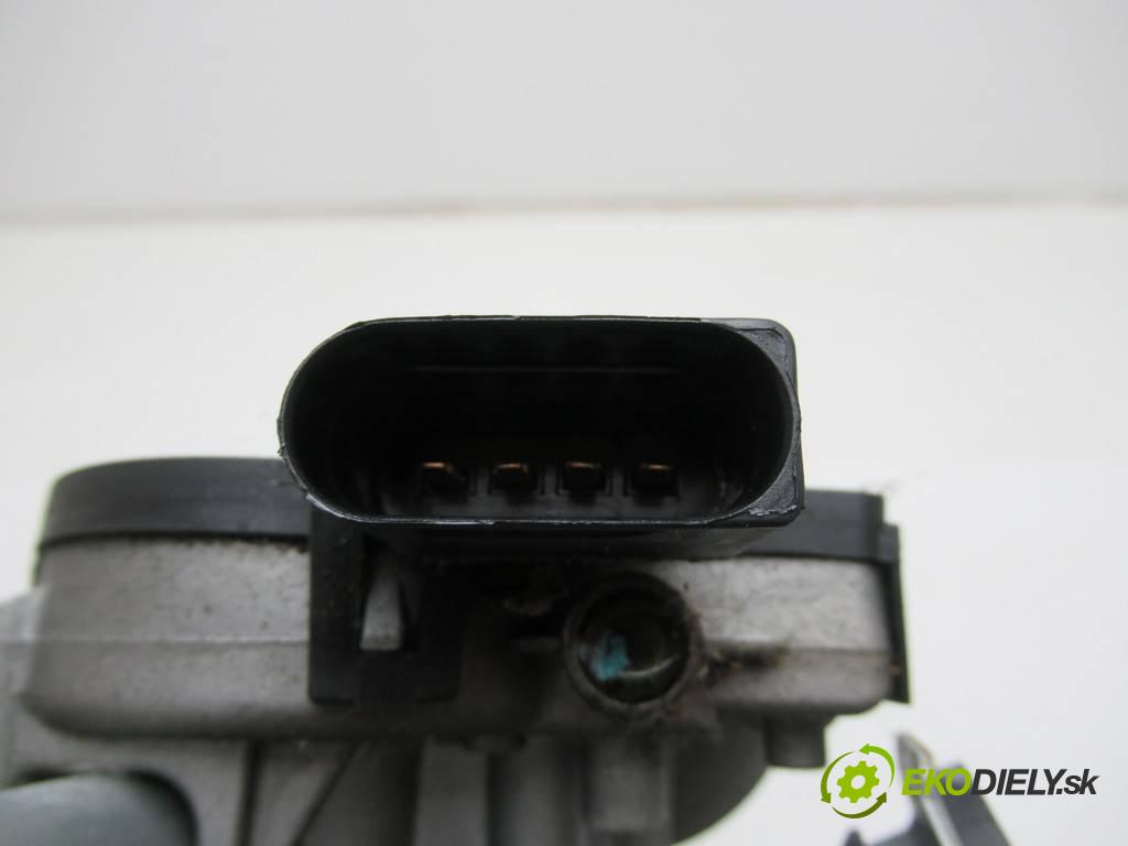 Mazda 3  2008  HATCHBACK 5D 1.6B 105KM 03-09 1600 Mechanizmus stieračov predný F00S2S2698 (Motorčeky stieračov predné)