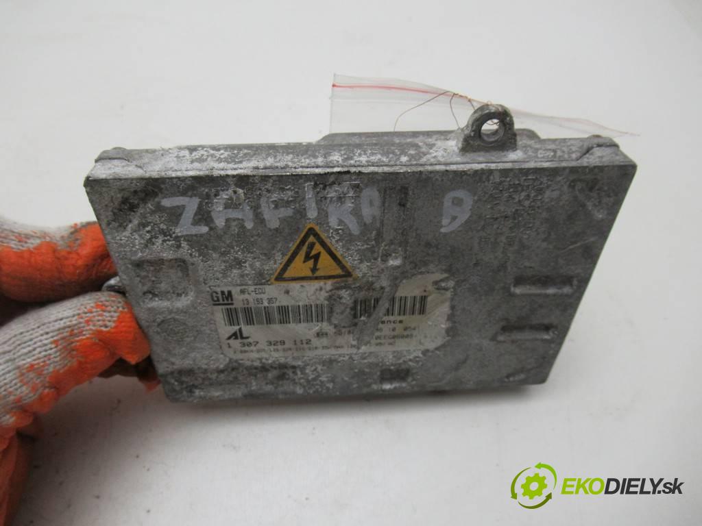 Opel Zafira B    A  měnič XENON 1307329112 (Měniče)