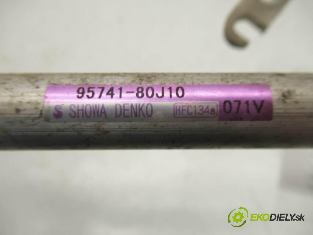 Suzuki SX4    1.6B 107KM 06-14  rúrka klimatizace 95741-80J10 (Rozvody klimatizace)