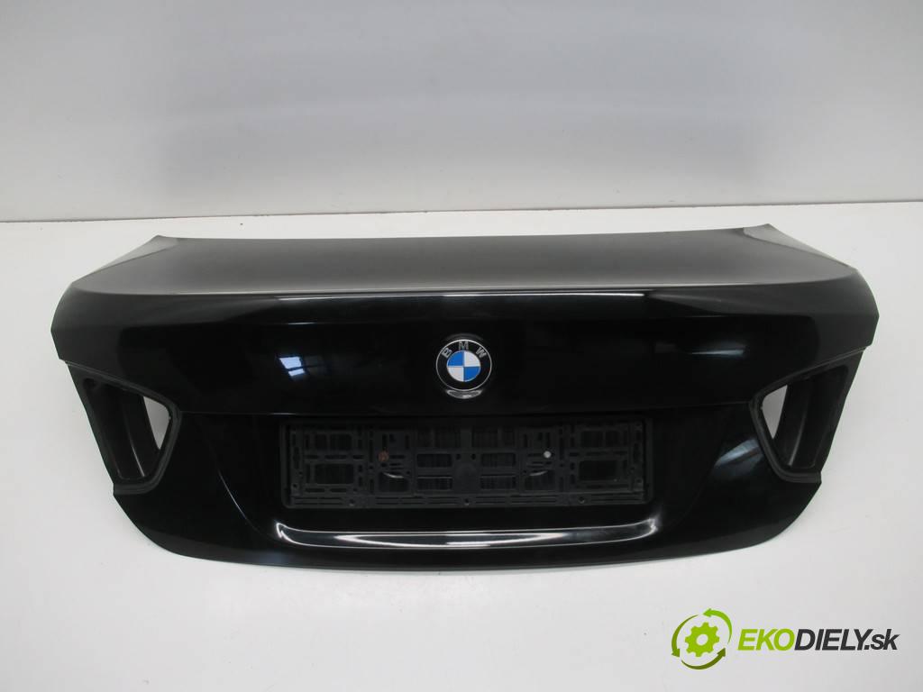 BMW E90  2008  SEDAN 4D 2.0i 170KM 04-11 2000 zadní část kapota  (Zadní kapoty)
