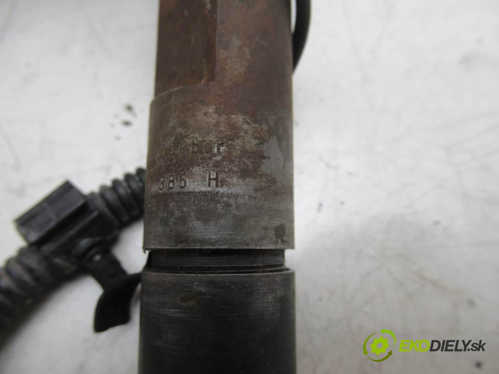 Skoda Octavia I LIFT  2003  SEDAN 4D 1.9TDI 90KM 00-10 1900 Vstrekovacie ventily 038130201S (Vstrekovacie ventily)