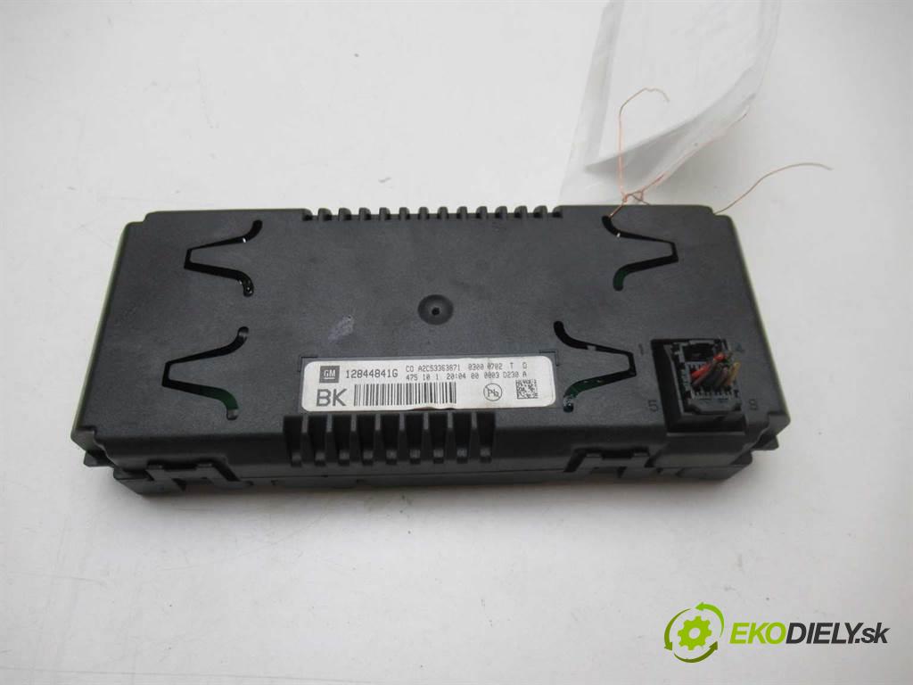 Opel Insignia  2010 131KM HATCHBACK 5D 2.0CDTI 131KM 08-13 2000 Dislpej 12844841G (Prístrojové dosky, displeje)