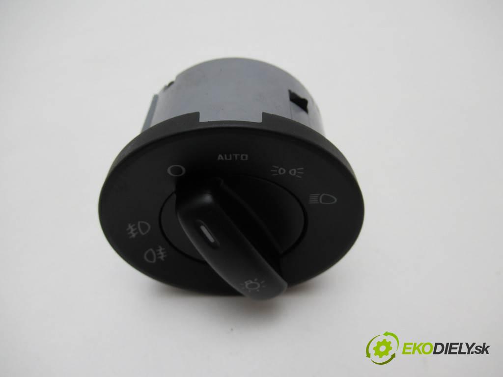 Skoda Octavia II LIFT  2009 75kW SEDAN 4D 1.6B 102KM 08-13 1600 Spínač svetiel na prístrojovej doske 1Z0941431J (Prepínače, spínače, tlačidlá a ovládače kúrenia)