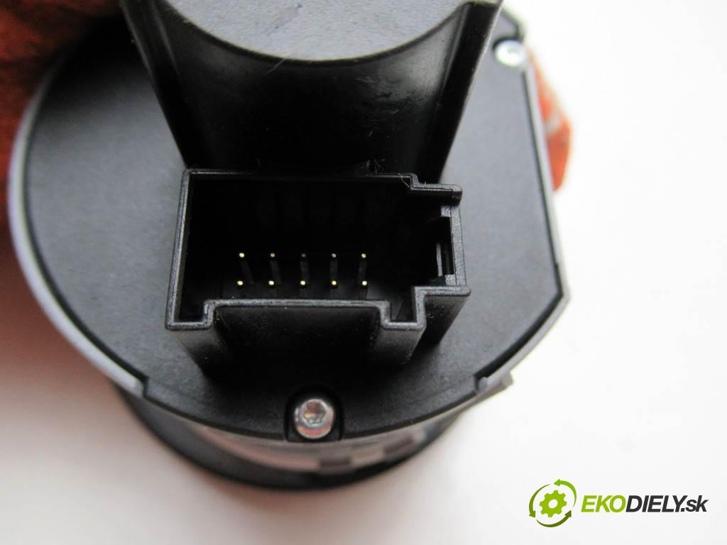 Skoda Octavia II LIFT  2009 75kW SEDAN 4D 1.6B 102KM 08-13 1600 Spínač svetiel na prístrojovej doske 1Z0941431J (Prepínače, spínače, tlačidlá a ovládače kúrenia)