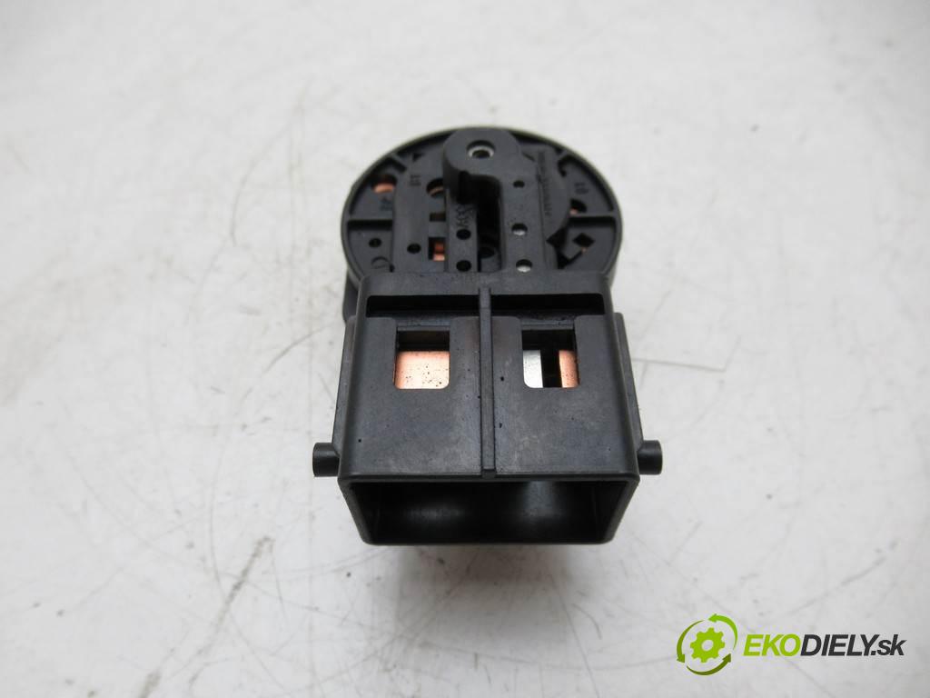 Mazda 5 Premacy II  2006 145KM 2.0B 145KM 05-08 2000 kostka vložka spínací skříňky  (Spínací skříňky a klíče)