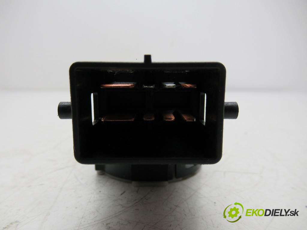 Mazda 5 Premacy II  2006 145KM 2.0B 145KM 05-08 2000 kostka vložka spínací skříňky  (Spínací skříňky a klíče)