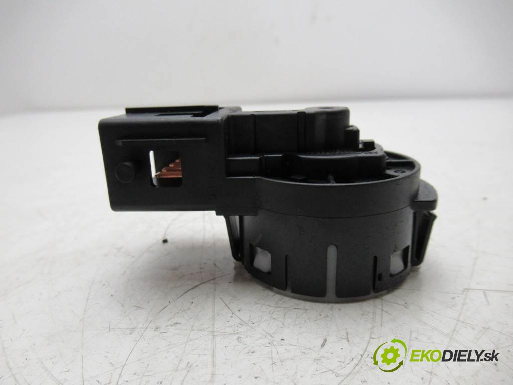 Mazda 5 Premacy II  2006 145KM 2.0B 145KM 05-08 2000 kostka vložka spínací skříňky  (Spínací skříňky a klíče)