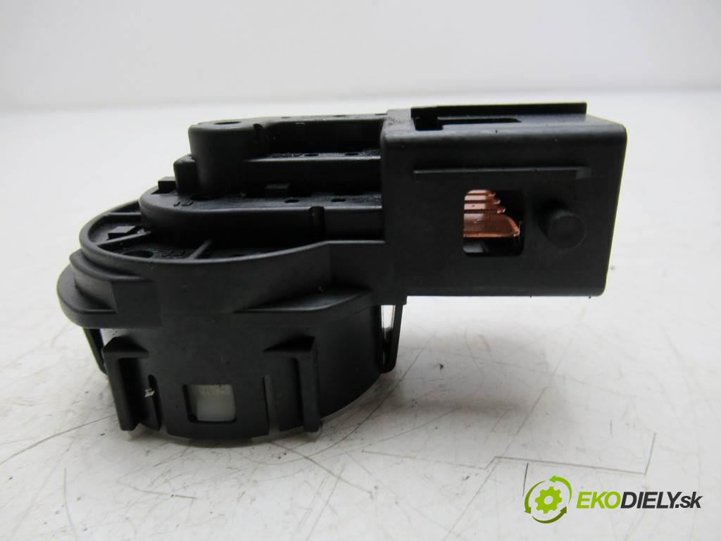 Mazda 5 Premacy II  2006 145KM 2.0B 145KM 05-08 2000 kostka vložka spínací skříňky  (Spínací skříňky a klíče)