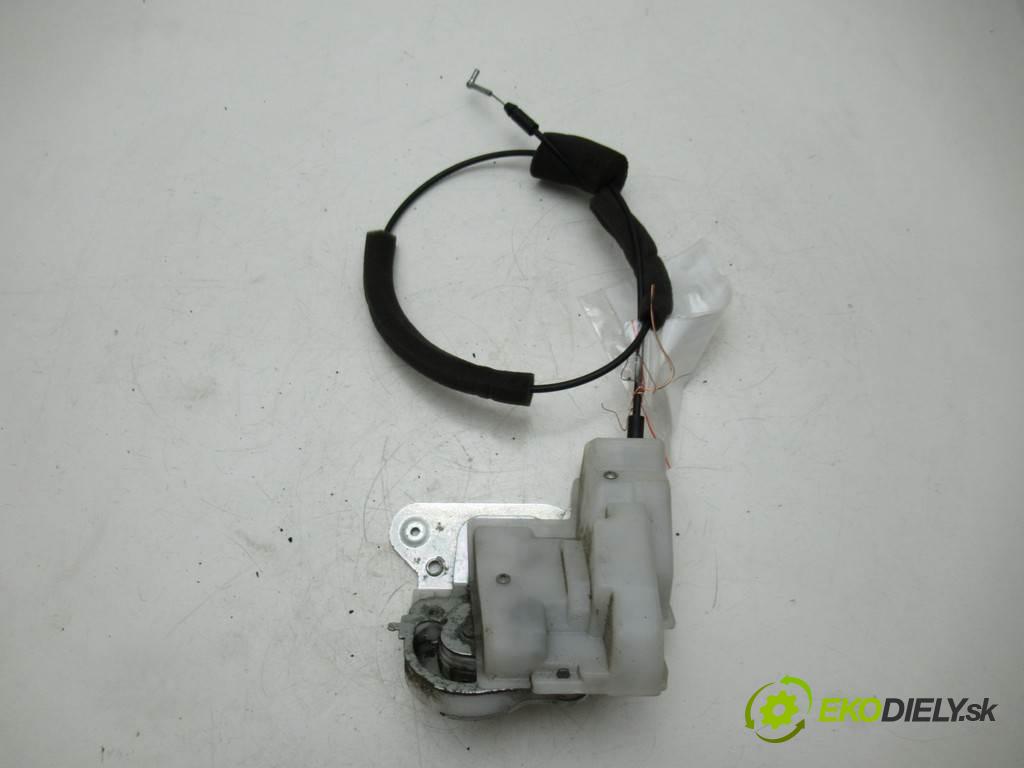 Mazda 5 Premacy II  2006 145KM 2.0B 145KM 05-08 2000 zámok zad pravy