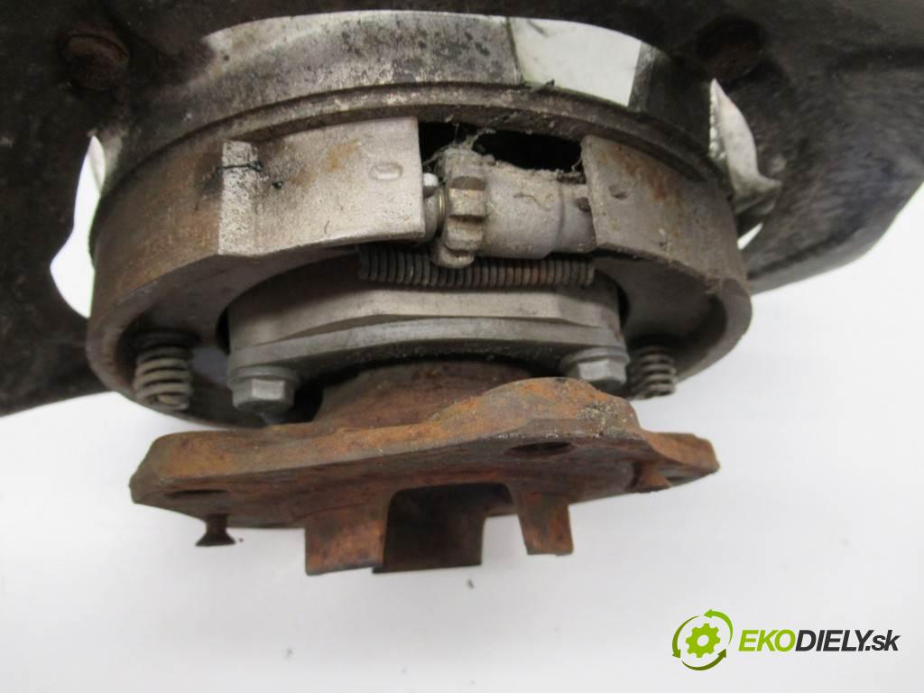 Porsche Carrera    22  náboj zad pravá  (Ostatné)