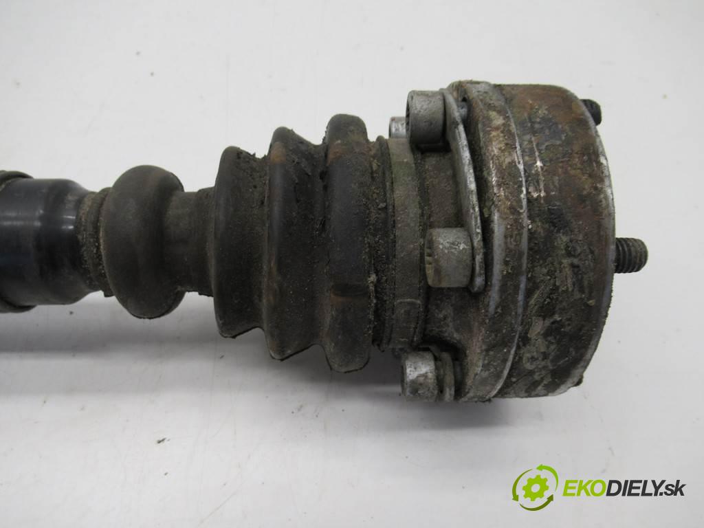 Audi S4    31  Poloos pravá 8D0407272AR (Poloosy)