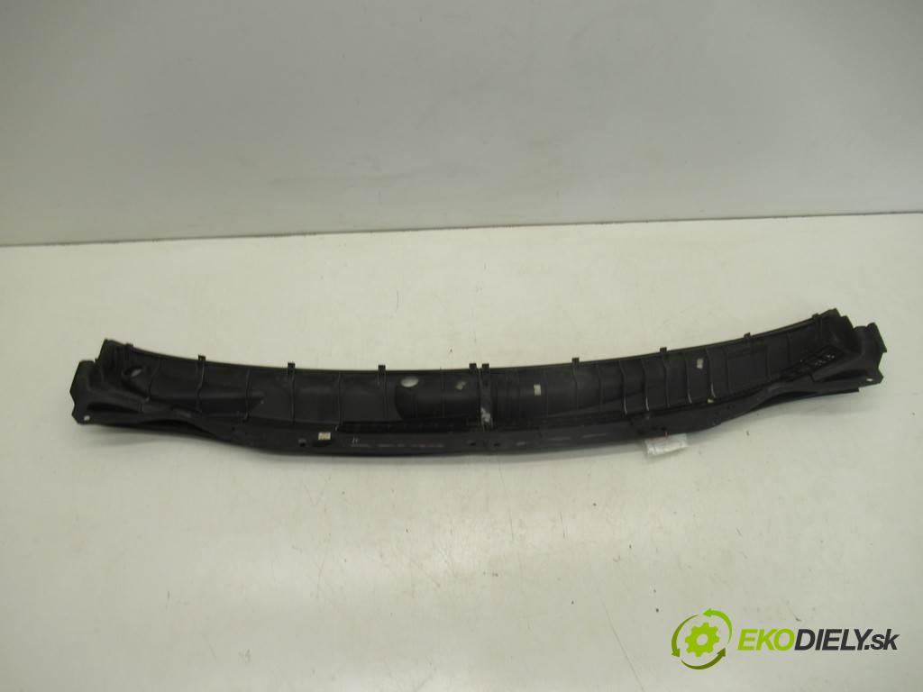 Toyota Corolla E12  2003  KOMBI 5D 1.4VVTI 97KM 02-07 1400 Torpédo, plast pod čelné okno 55782-02050 (Torpéda)