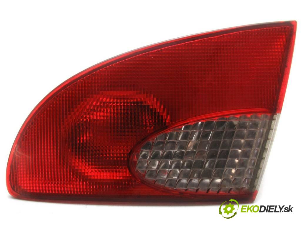 Toyota Avensis  1999  T22 KOMBI 5D 1.6B 110KM 98-03 1600 Svetlo zad pravá vnútorná  (Ostatné)