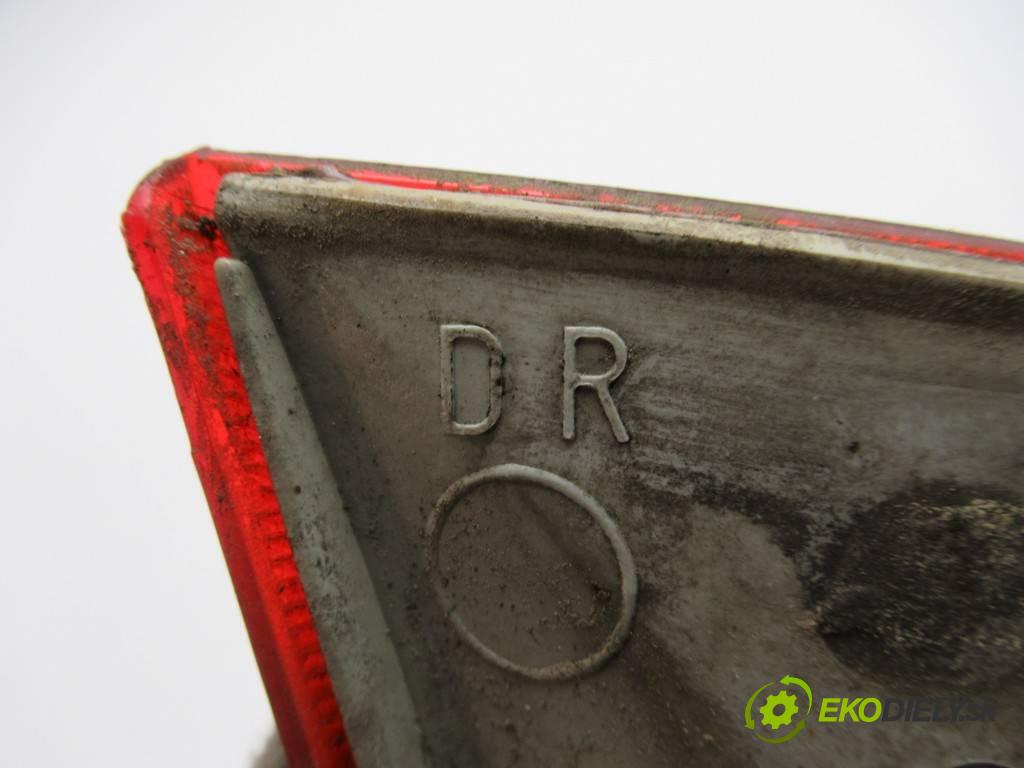 Toyota Avensis  1999  T22 KOMBI 5D 1.6B 110KM 98-03 1600 Svetlo zad pravá vnútorná  (Ostatné)