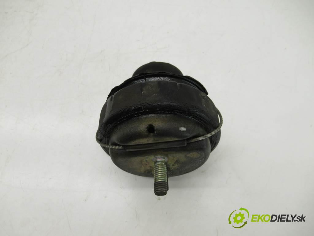 Volvo V70 II    KOMBI 5D 2.4B 140KM 00-05  AirBag Motor 9485551 (Držiaky motora)