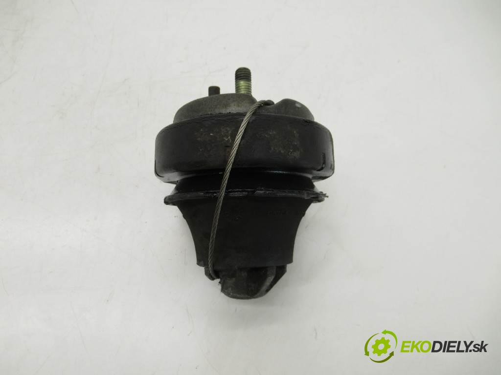 Volvo V70 II    KOMBI 5D 2.4B 140KM 00-05  AirBag Motor 9485551 (Držiaky motora)