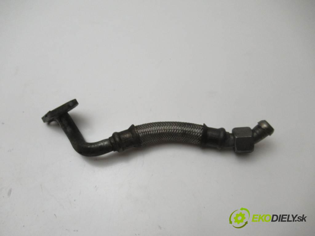 Audi A4 B6  2001  SEDAN 4D 1.9TDI 130KM 00-04 1900 rúrka turba 028145736AH (Hadice intercoolera)
