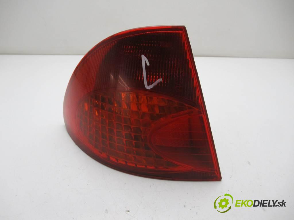 Toyota Avensis  1999  T22 KOMBI 5D 2.0D 82KM 98-03 2000 Svetlo zad ľavá strana  (Ostatné)
