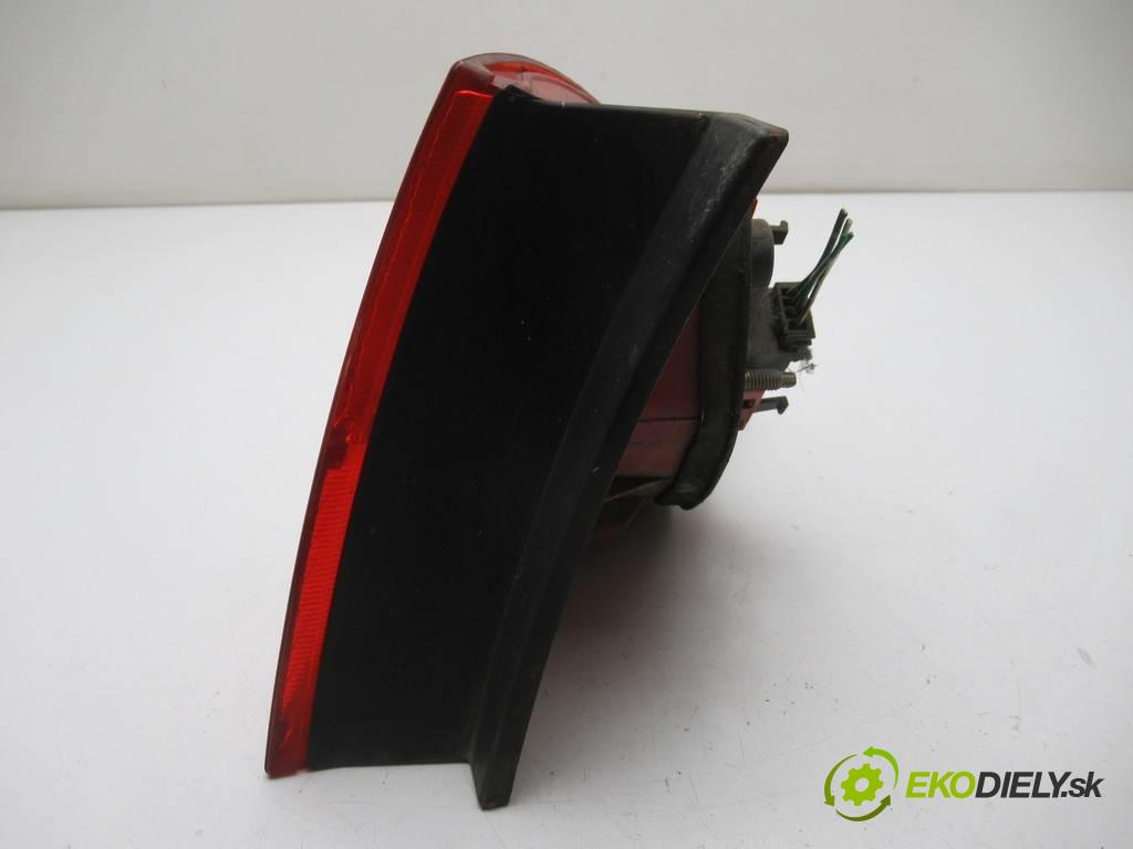 Toyota Avensis  1999  T22 KOMBI 5D 2.0D 82KM 98-03 2000 Svetlo zad ľavá strana  (Ostatné)