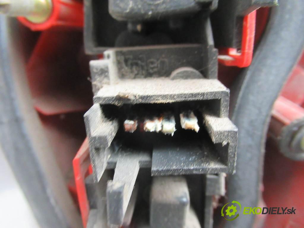 Toyota Avensis  1999  T22 KOMBI 5D 2.0D 82KM 98-03 2000 Svetlo zad ľavá strana  (Ostatné)