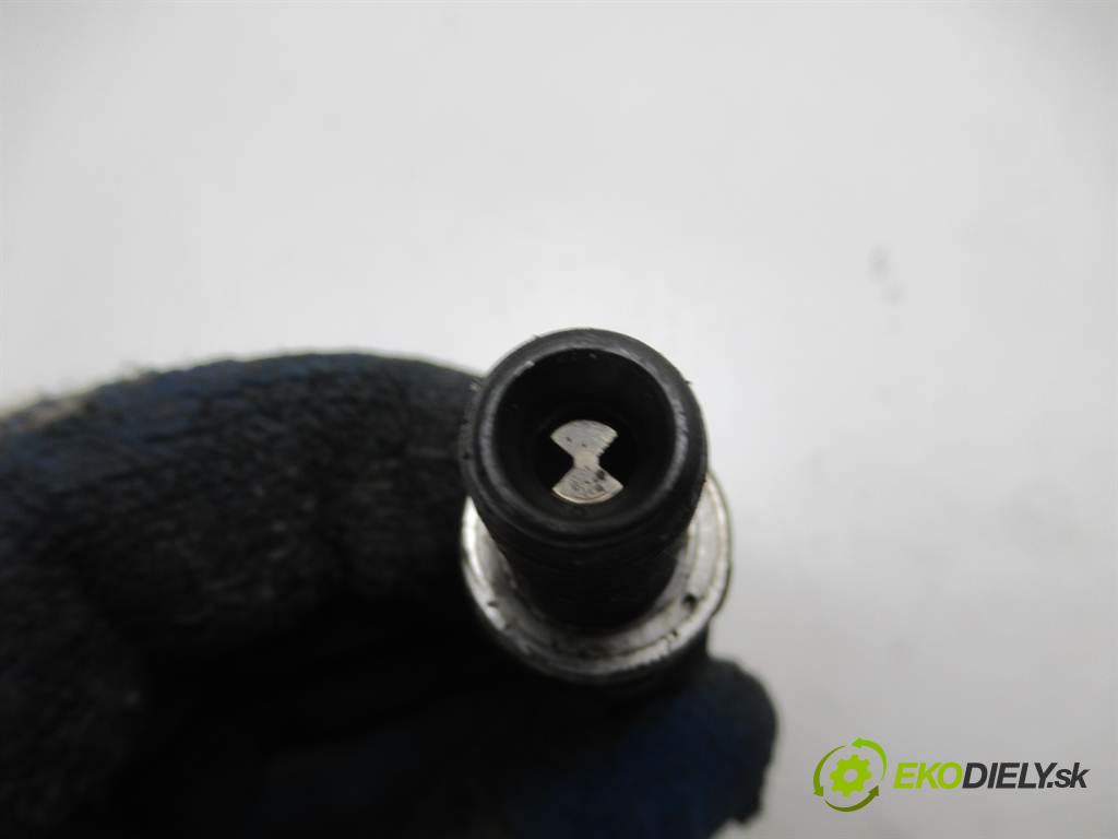 Toyota Avensis  1999  T22 KOMBI 5D 2.0D 82KM 98-03 2000 Vstrekovacie ventily  (Vstrekovacie ventily)