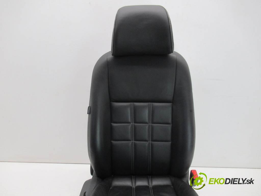 Volkswagen Golf V    HATCHBACK 5D 1.6B 102KM 03-08  Sedadlá, sedačky Sedadlo bočné interiér UNITED
