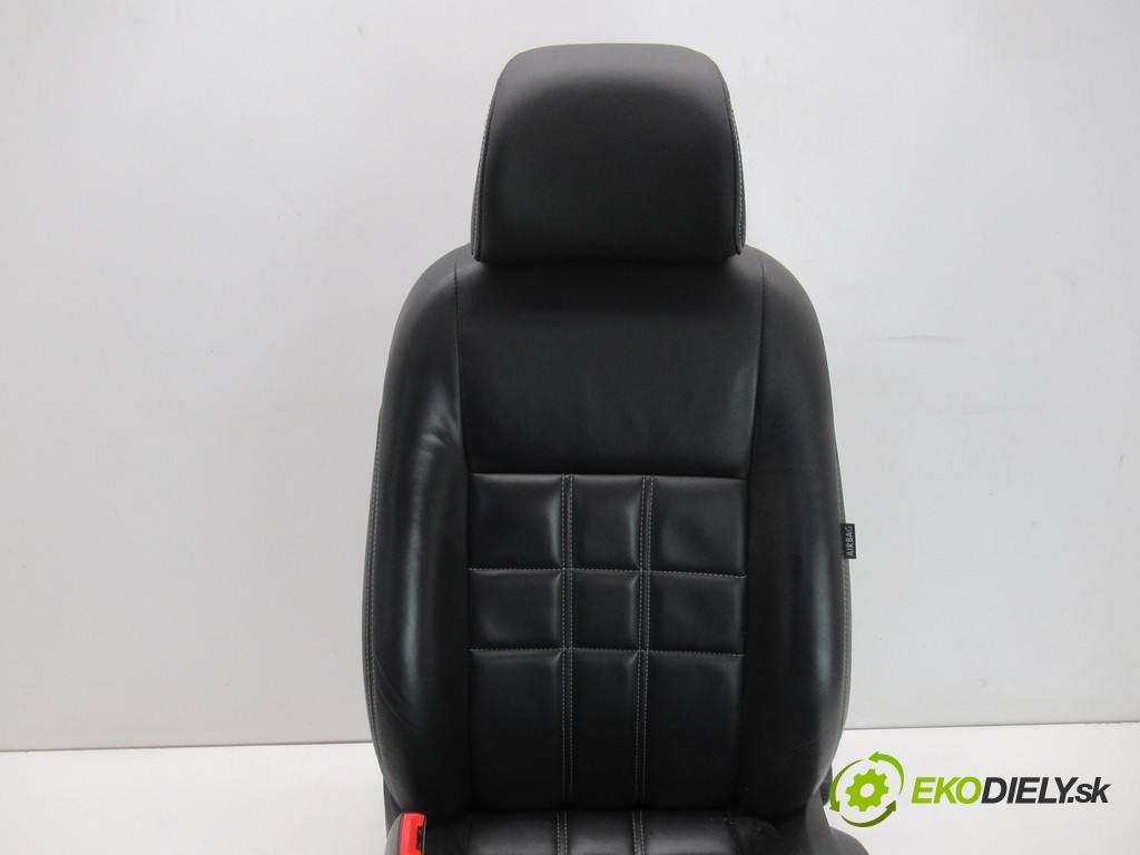 Volkswagen Golf V    HATCHBACK 5D 1.6B 102KM 03-08  Sedadlá, sedačky Sedadlo bočné interiér UNITED