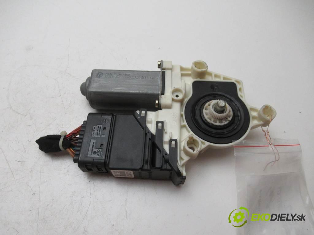 Seat Leon I  2001  HATCHBACK 5D 1.9TDI 110KM 99-06 1900 motorek sťahovaní okna zadní část levý 1C0959812A (Motorky oken)