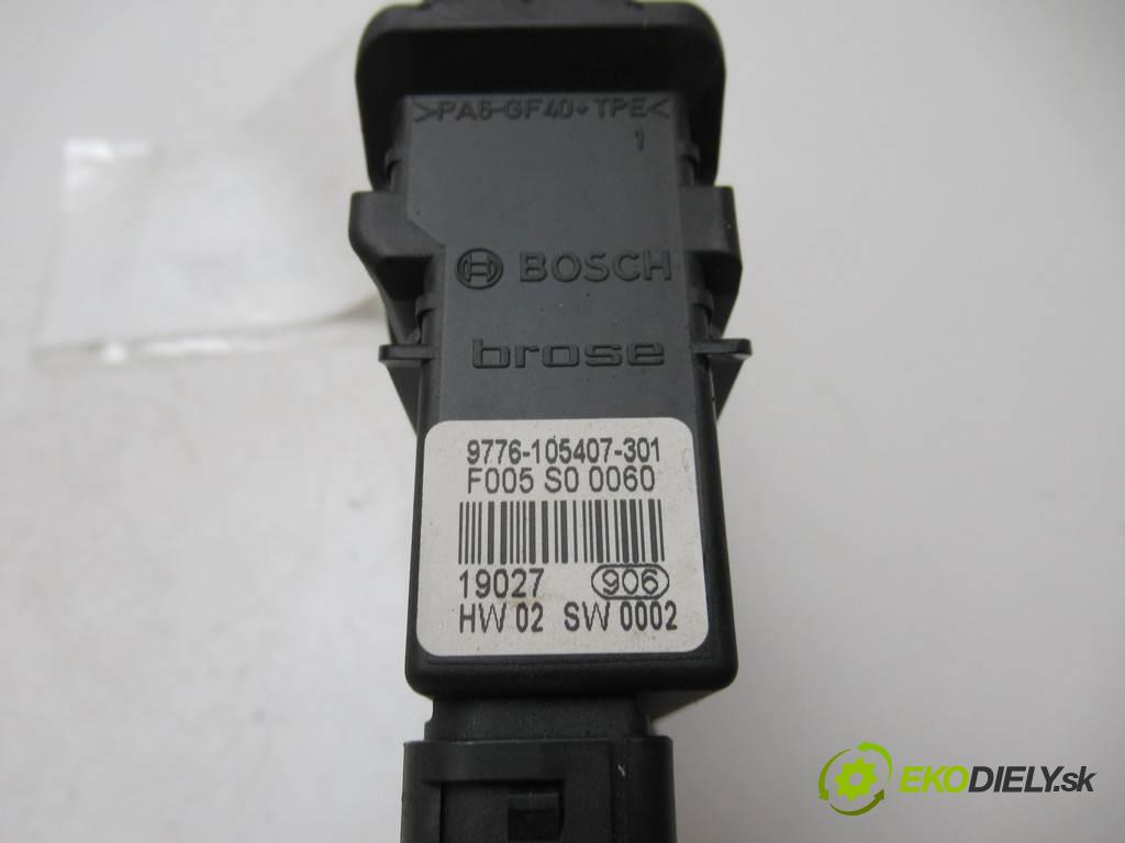 Seat Leon I  2001  HATCHBACK 5D 1.9TDI 110KM 99-06 1900 motorek sťahovaní okna zadní část levý 1C0959812A (Motorky oken)
