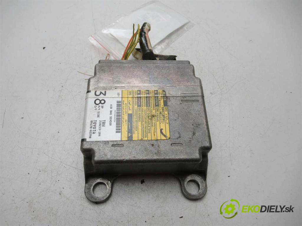 Toyota Corolla E12  2004  KOMBI 2.0D-4D 90KM 02-07 2000 senzor airbag 89170-02290 (Snímače)
