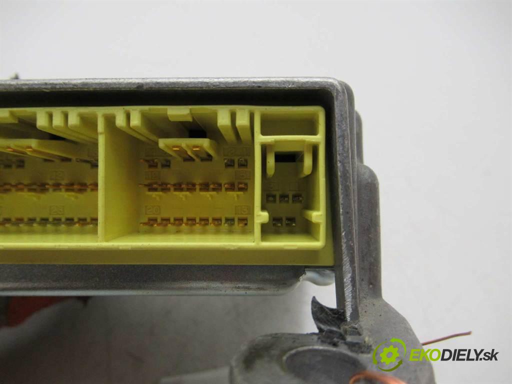 Toyota Corolla E12  2004  KOMBI 2.0D-4D 90KM 02-07 2000 senzor airbag 89170-02290 (Snímače)