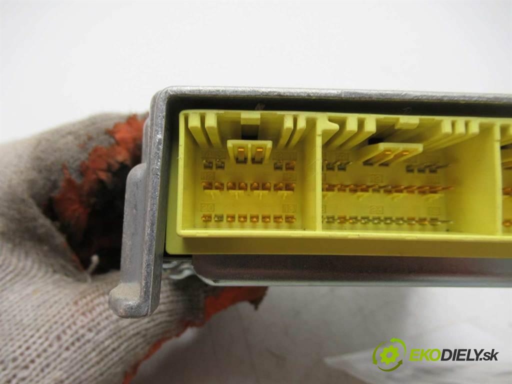 Toyota Corolla E12  2004  KOMBI 2.0D-4D 90KM 02-07 2000 senzor airbag 89170-02290 (Snímače)