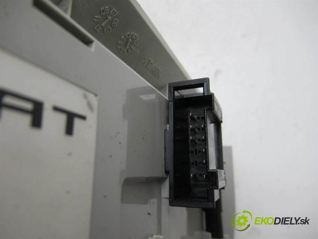 Seat Altea    1.9TDI 105KM 04-09  Dislpej obrazovka LCD 5P0919601