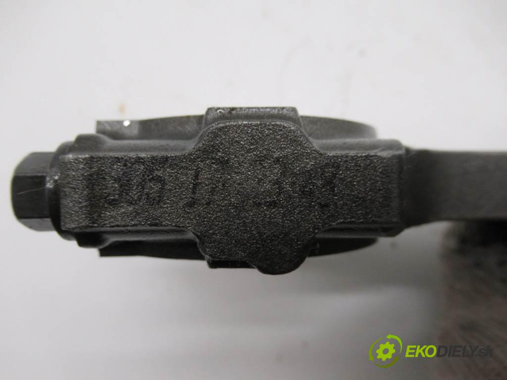 Chevrolet Corvette C7    6.2B V8 466KM 13-  piest - ojnica  (Piesty)