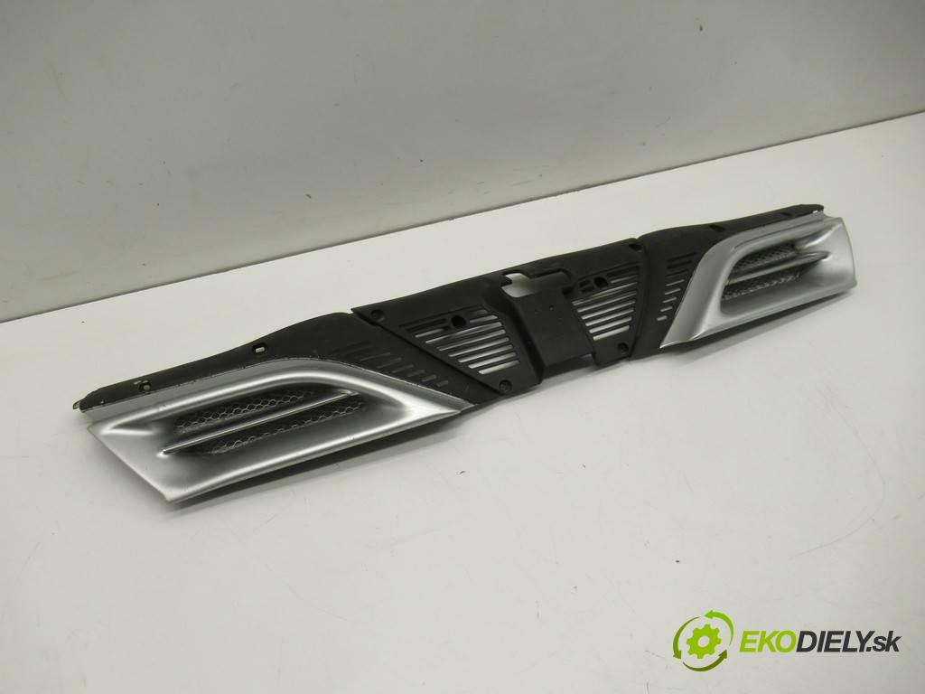 Alfa Romeo 166  2003  SEDAN 4D 2.4JTD 150KM 98-03 2400 mřížka maska 156016559 (Mřížky (masky) chladičů)