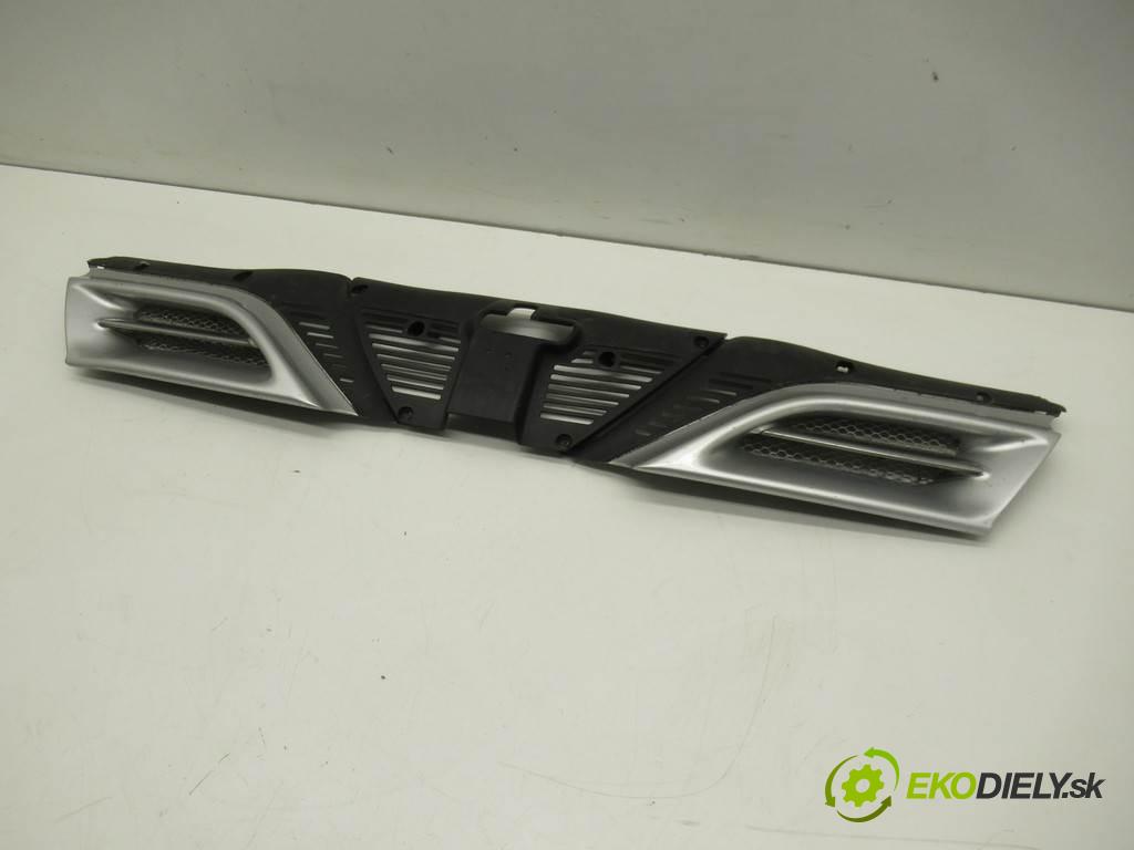 Alfa Romeo 166  2003  SEDAN 4D 2.4JTD 150KM 98-03 2400 mřížka maska 156016559 (Mřížky (masky) chladičů)