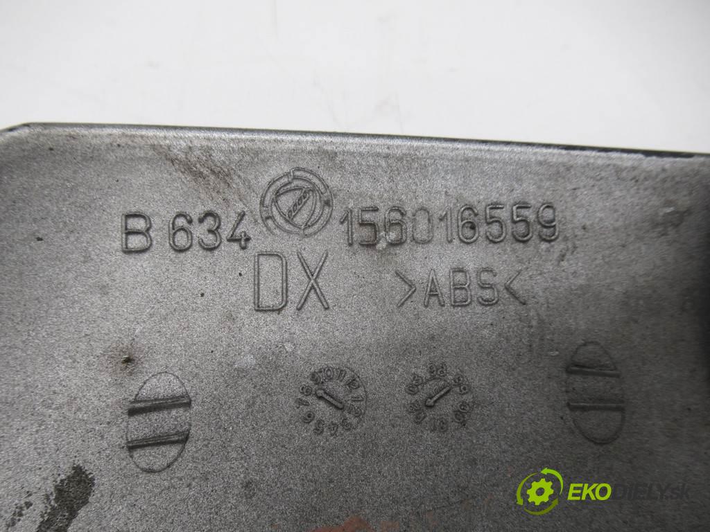 Alfa Romeo 166  2003  SEDAN 4D 2.4JTD 150KM 98-03 2400 mřížka maska 156016559 (Mřížky (masky) chladičů)