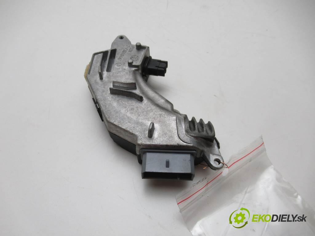 Opel Vectra C LIFT  2006  KOMBI 5D 1.9CDTI 150KM 02-08 1900 odpor rezistor topení vzduchu 73421312U (Odpory topení)