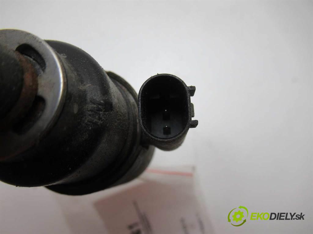 Volkswagen Touran    2.0TDI 140KM 03-15  pumpa paliva Webasto 9002853F (Webasto)